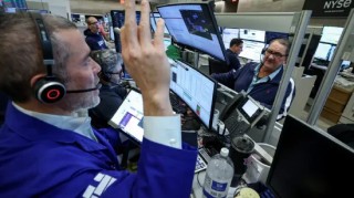 尾盘：道指重挫870点 标普指数可能录得三个月来的最大跌幅