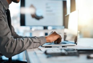 人们对AI到底是下一个风口还是纯属炒作争论不休