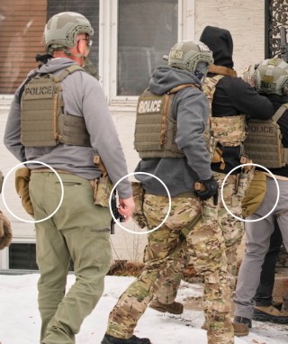 照片曝光！美媒：美移民执法行动部分武器疑似直接来自战场