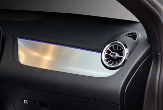 如何使汽车空调吹出热风？这种制热方式如何提高能源利用效率？