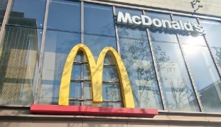 麦当劳第一季度营收和同店销售额令人失望，股价下跌