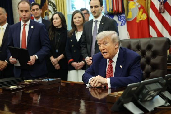 贸易不确定性远未消散 特朗普的新关税威胁如同风暴警告  第1张