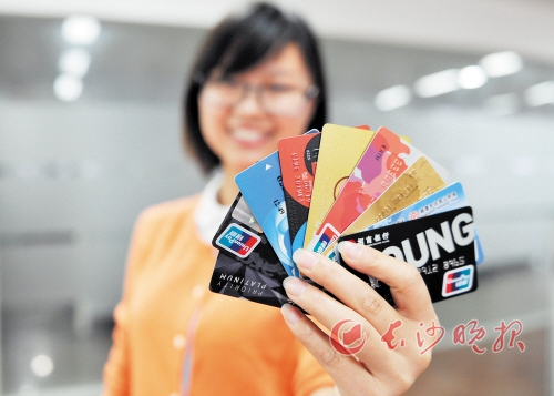 银行如何帮助客户对冲汇率波动风险？  第2张