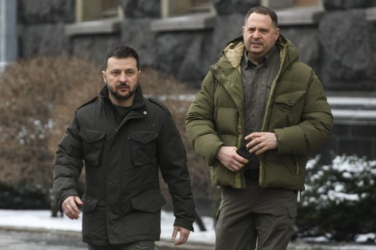 11月29日外盘头条：英特尔股价大涨 空客宣布大批召回 银铜齐创纪录新高 卷入腐败案的泽连斯基高级幕僚辞职  第3张