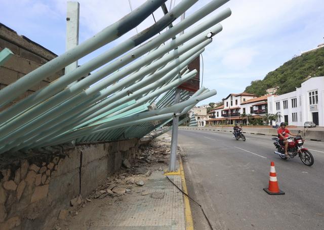 第1现场｜遭袭后的委内瑞拉：药店排队、油站关闭、民众集会抗议  第12张