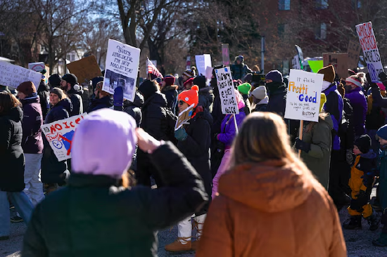 特朗普下令国土安全部暂不介入民主党主政城市抗议活动  第1张