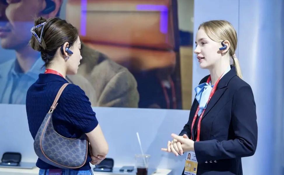 科大讯飞携AI眼镜亮相消博会，全场景AI赋能海南自贸港跨语言沟通  第4张